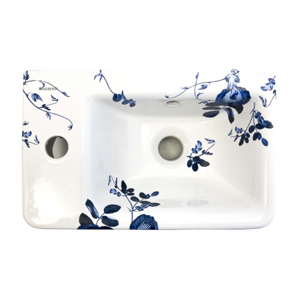 midi toiletfontein met een Delftsblauw bloemendesign van TATTOOtoilet, Esther Derkx