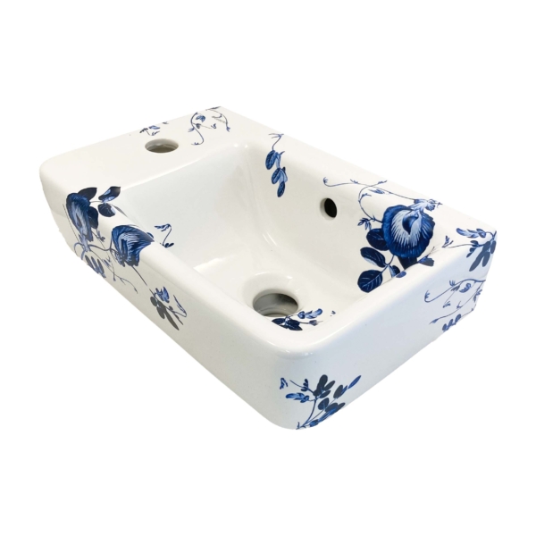 midi toiletfontein met een Delftsblauw bloemendesign van TATTOOtoilet, Esther Derkx